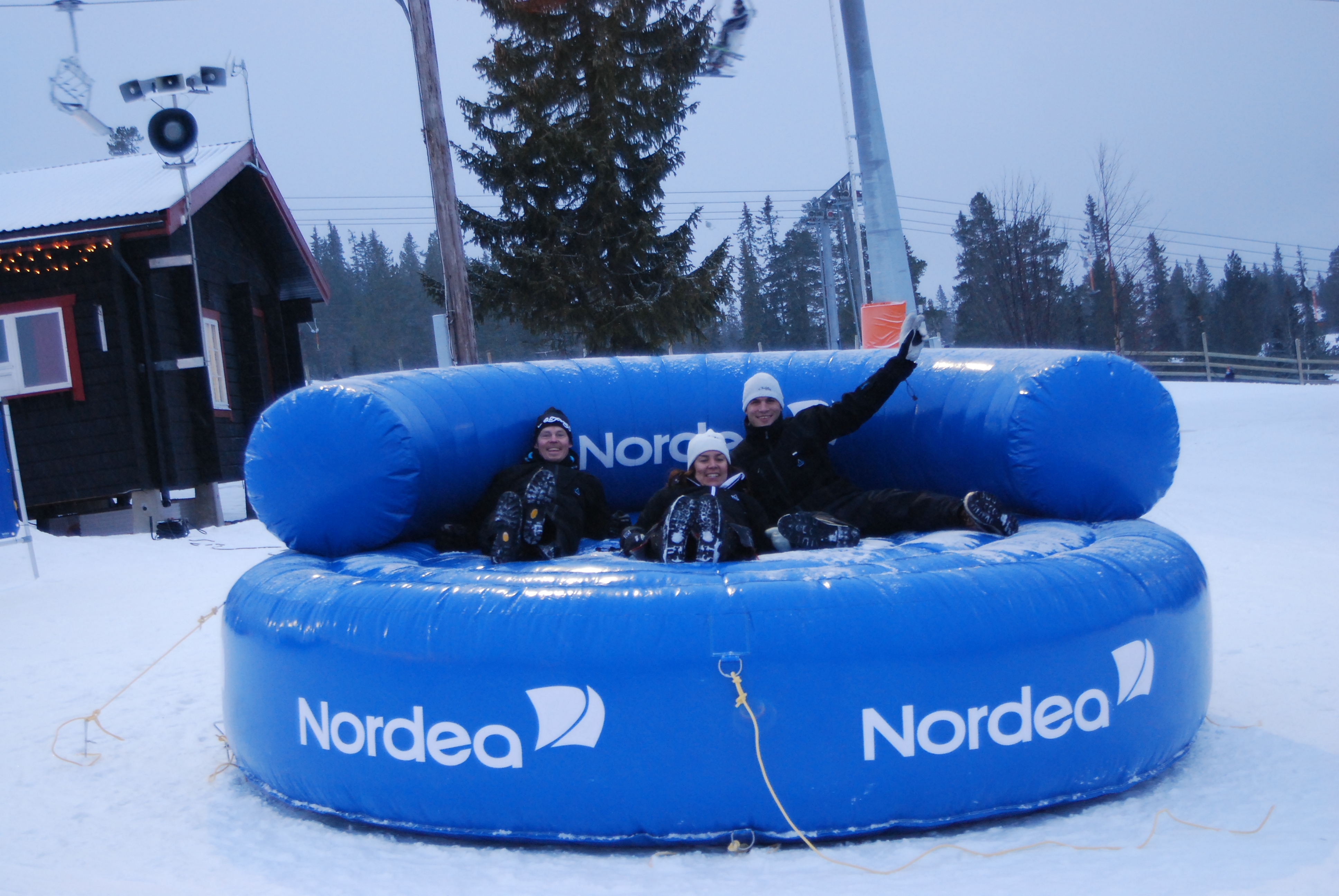 2 Nordea round sofa 4 m i diam