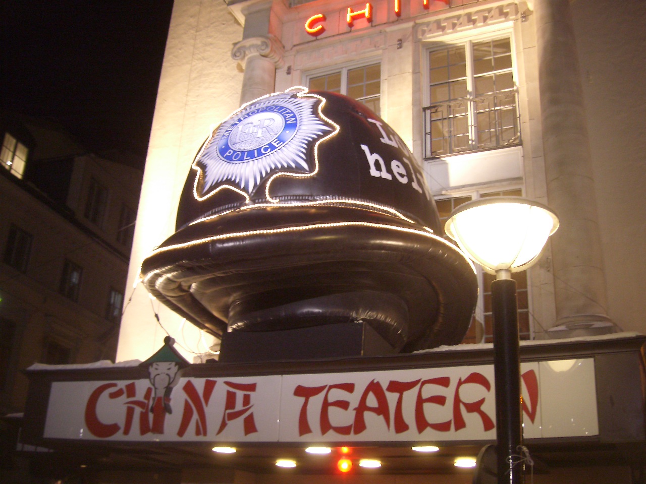 3 Bobbyhjälm 5 m lång t China teatern